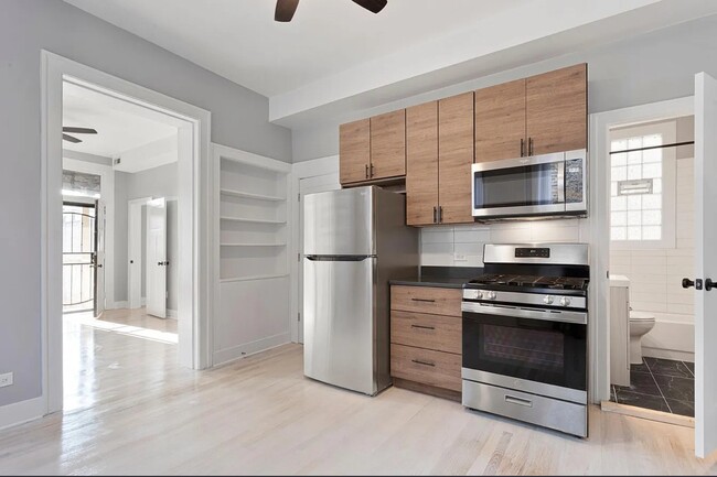 Building Photo - Modern 2 Bed 1 Bath in the Lakeview area