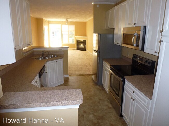 Building Photo - 2 br, 2 bath House - 2984 Shore Dr., #202