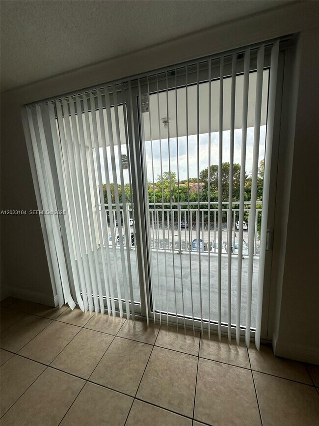 Building Photo - 6930 Miami Gardens Dr