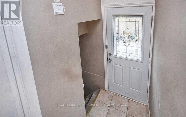 Building Photo - 25 Rockport Crescent