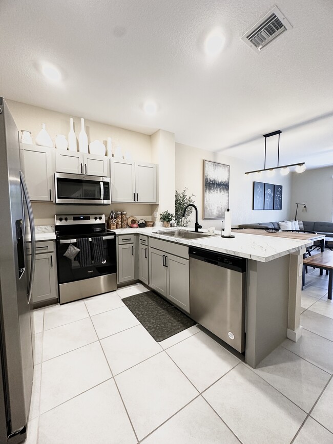 Building Photo - 69 Bandol St
