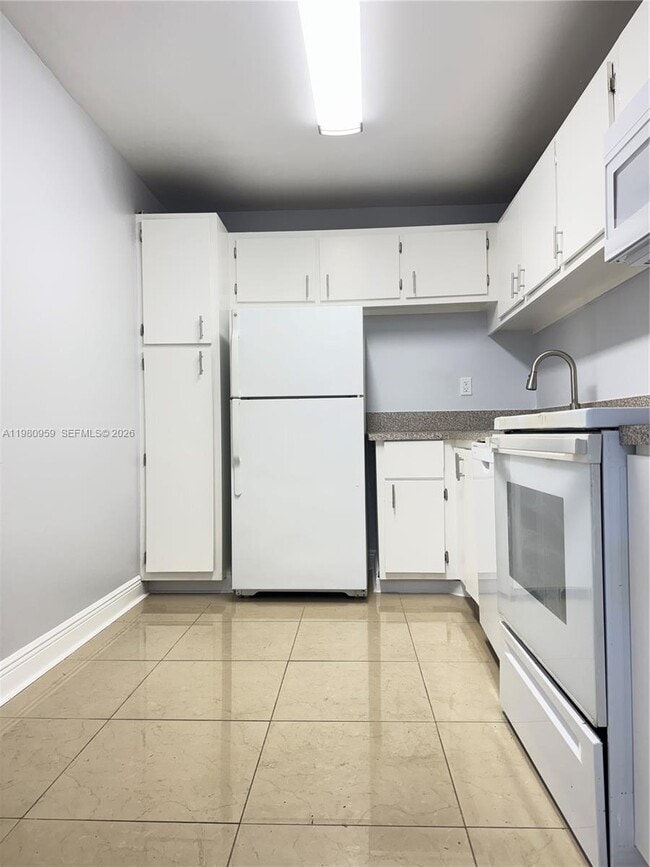 Building Photo - 1800 Sans Souci Blvd