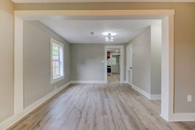 Building Photo - 140 N Commerce St