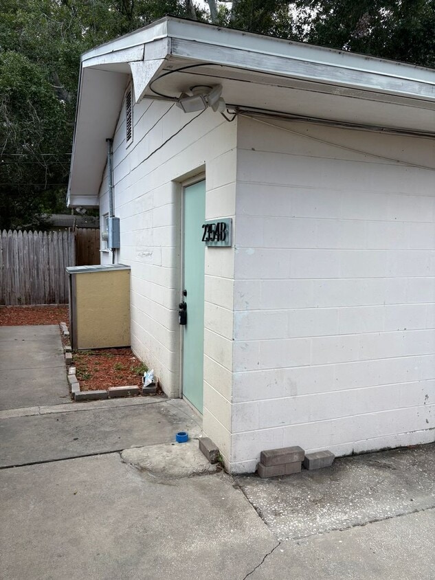Primary Photo - 1/1 cottage in St. Pete