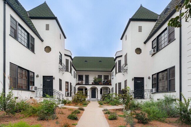 Foto del edificio - Spacious 1-Bedroom 1-Bath apartment in Los Feliz