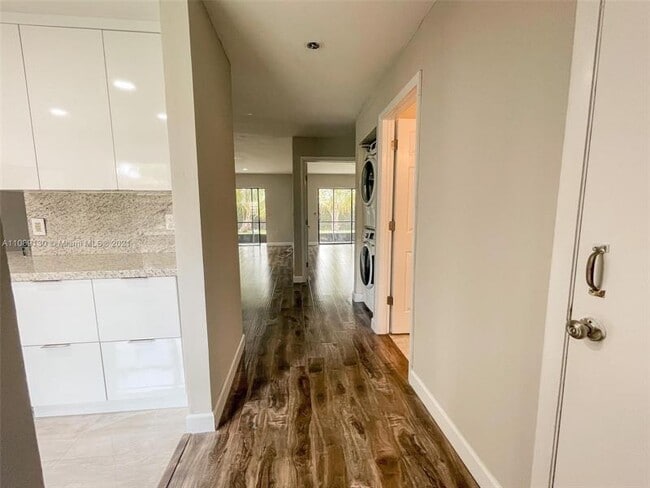 Building Photo - 228 Lakeside Cir