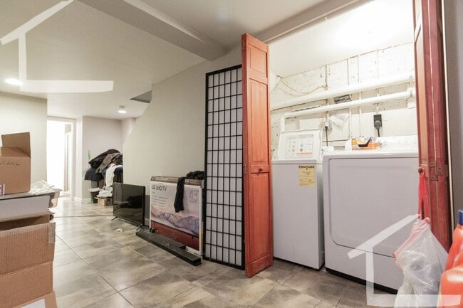 Foto del edificio - Charming 4 Bedroom-No Broker Fee