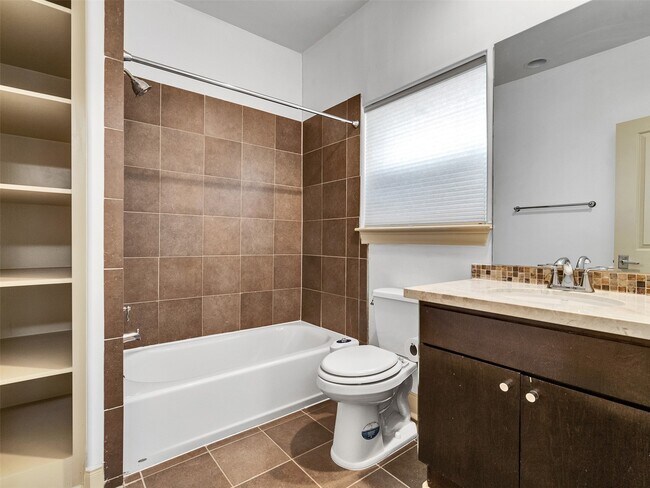 Building Photo - 1910 Summer St