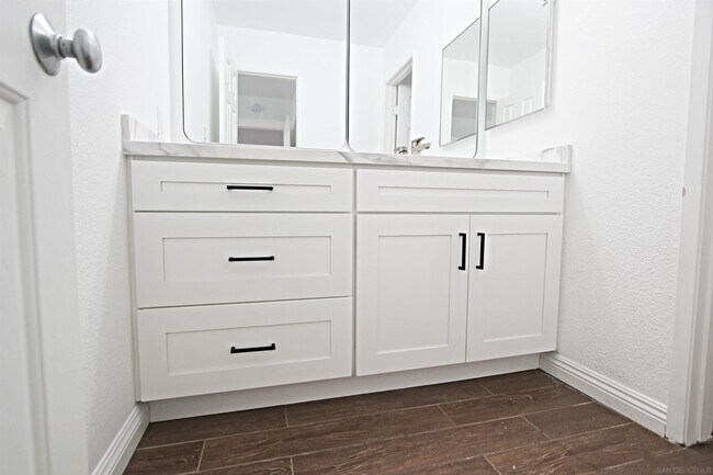 Building Photo - 7545 Charmant Dr