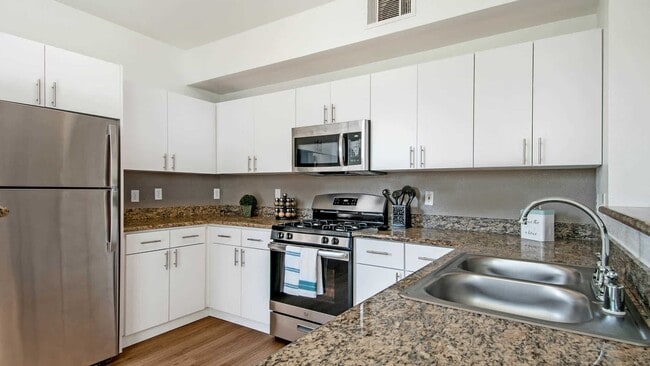 Kitchen | Fountains at Emerald Park Apartments | Apartments in Dublin, CA - Fountains at Emerald Park