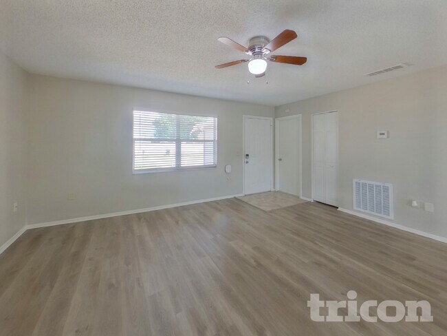 Building Photo - 1012 Old Field Dr