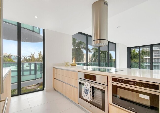 Foto del edificio - 9901 W Bay Harbor Dr