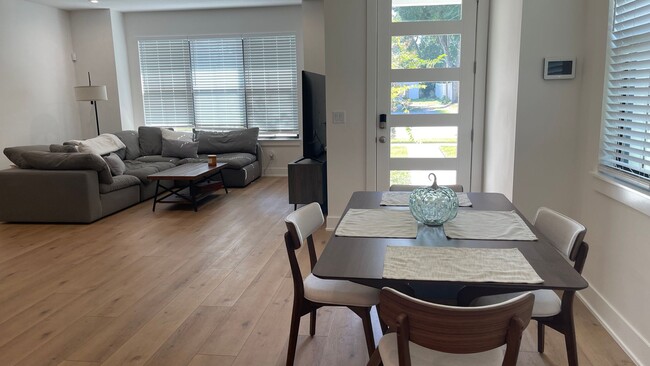 Building Photo - WINTER PARK - 3/2.5  Luxury Townhome Close...