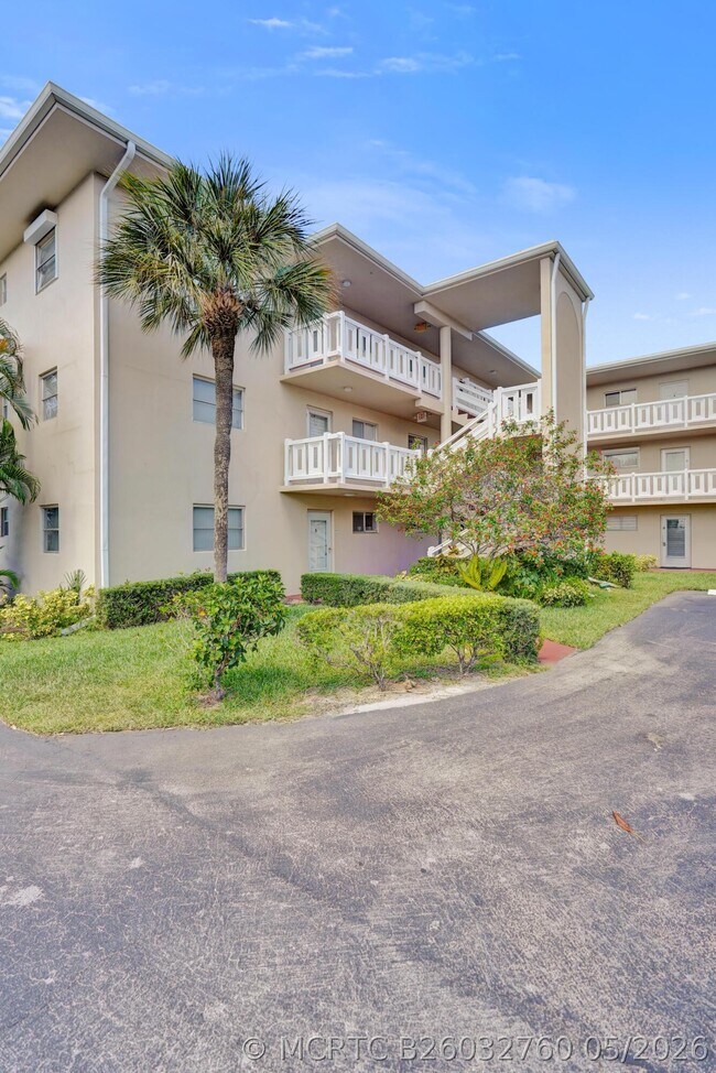 Building Photo - 2640 Garden Dr S
