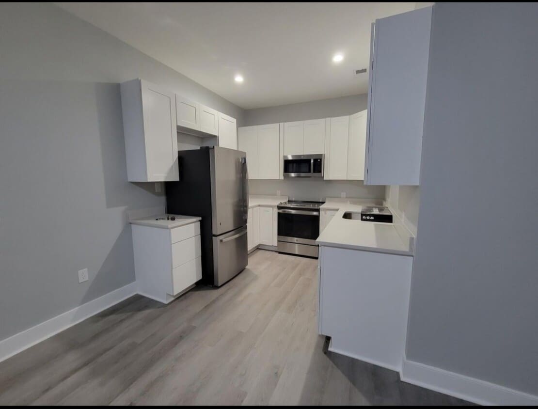 Kitchen - 517 Poplar St