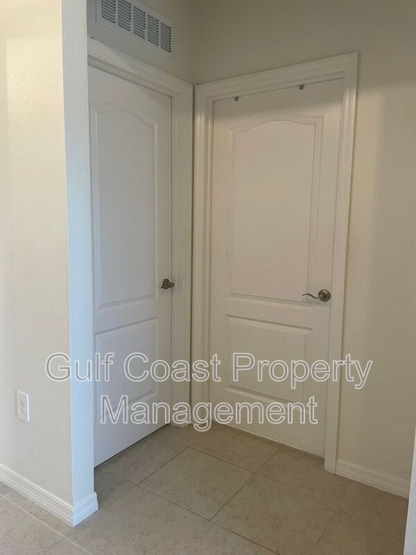 Foto del edificio - 8750 Cascade Price Cir