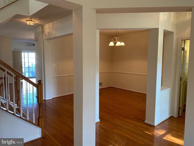 Building Photo - 726 Highland Ridge Ave