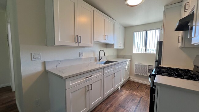 Foto del edificio - 7424 Radford Ave