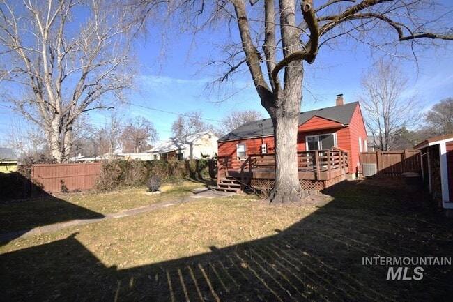 Building Photo - 1327 S Leadville Ave
