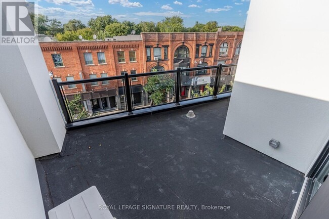 Photo du bâtiment - 3039-3039 Dundas St W