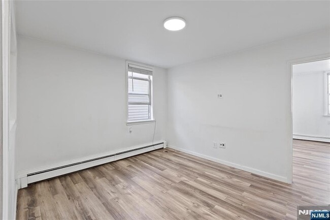Building Photo - 676 Chestnut St