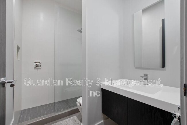 Building Photo - 8829 E Rowel Rd