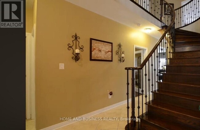 Building Photo - 3285 Paul Henderson Dr