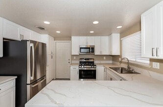 Building Photo - 346 Fuente Dr
