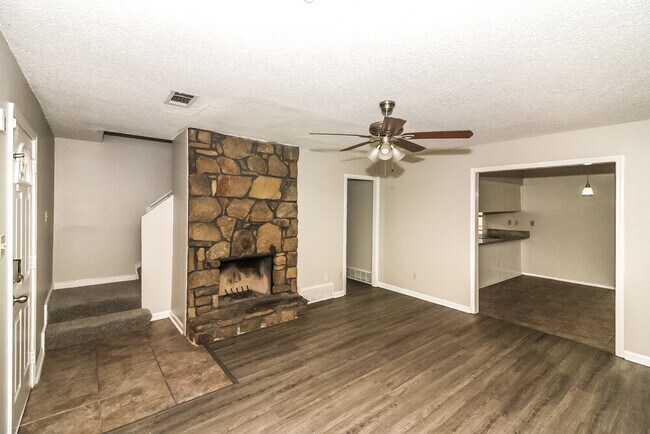 Foto del edificio - 8229 Valley Ridge Trail