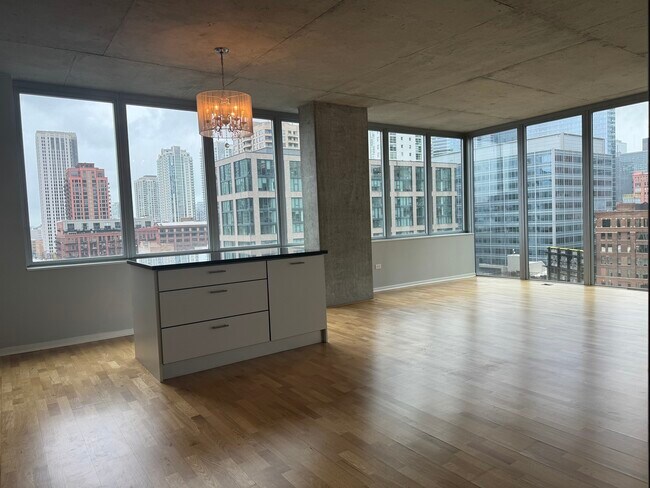 Building Photo - 659 W Randolph St