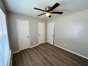 Building Photo - 9406 Alcala