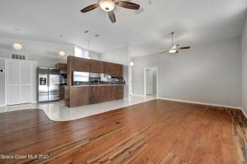 Building Photo - Suntree living