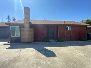 Building Photo - 5716 W Robinwood Ave