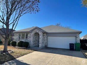 Building Photo - 2208 Wildwood Ln