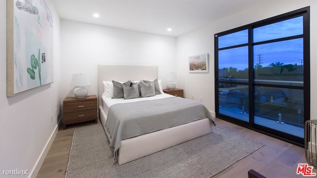 Foto del edificio - 4 br, 3.5 bath Townhome - 1990 Corinth Ave