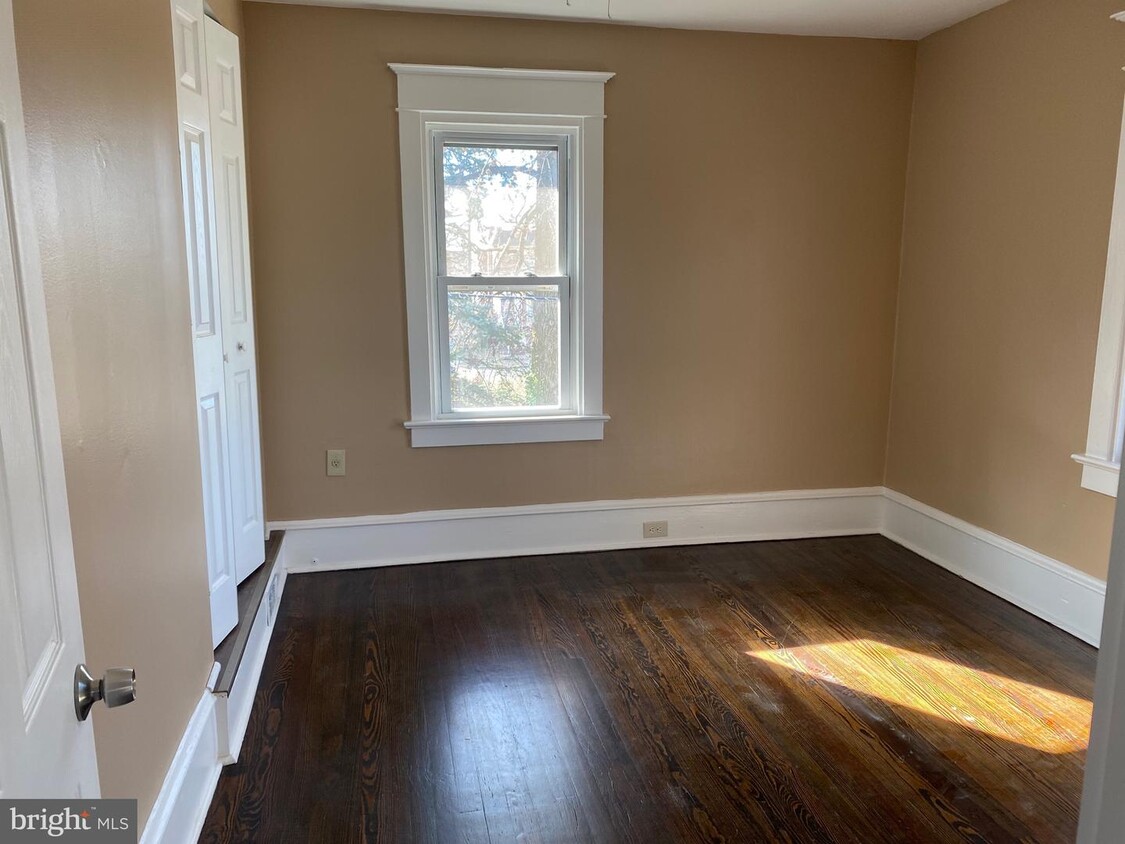 4 Pacific Ave Unit B, Collingswood, NJ 08108 Room for Rent in