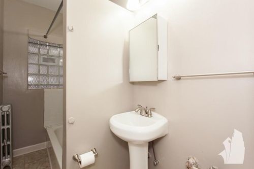 Foto del edificio - 1338 W ARGYLE St