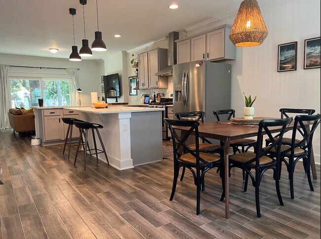 Foto del edificio - 1323 Island Ridge Dr