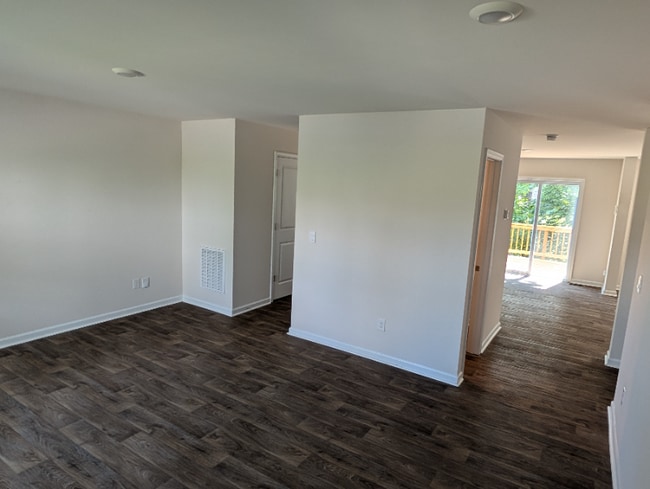 Building Photo - 103 Colt St