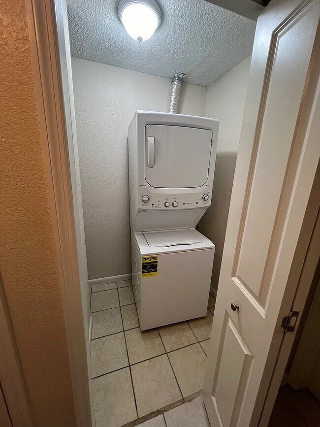 Building Photo - 507 NW 39th Rd