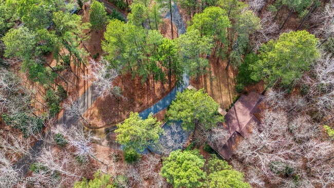 Foto del edificio - 120 James Creek Rd