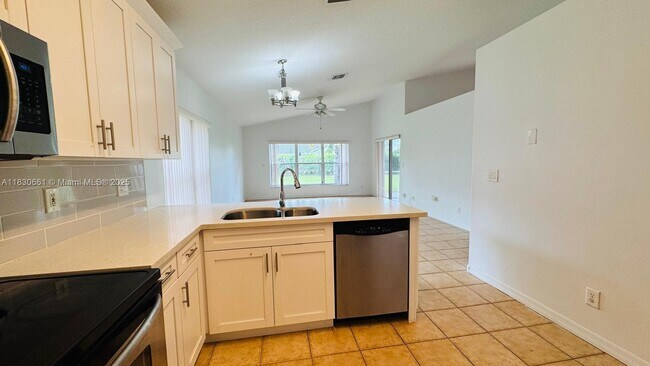 Foto del edificio - 16384 SW 7th St