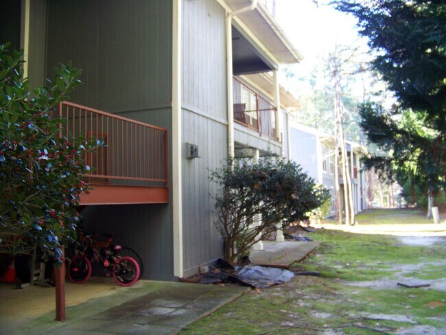 Building Photo - KAREN LAKES