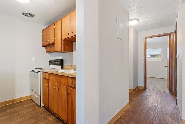 Building Photo - 1 bedroom 1 bath. FIRST MONTH FREE!!!!