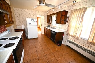 Building Photo - 30 Redfern Dr Building Photo - 30 Redfern Dr