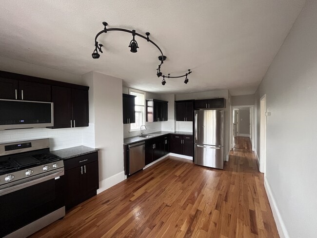 Building Photo - 69 Homer St