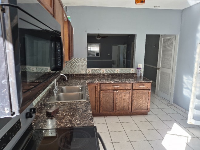 Foto del edificio - 1068 NW 31st St