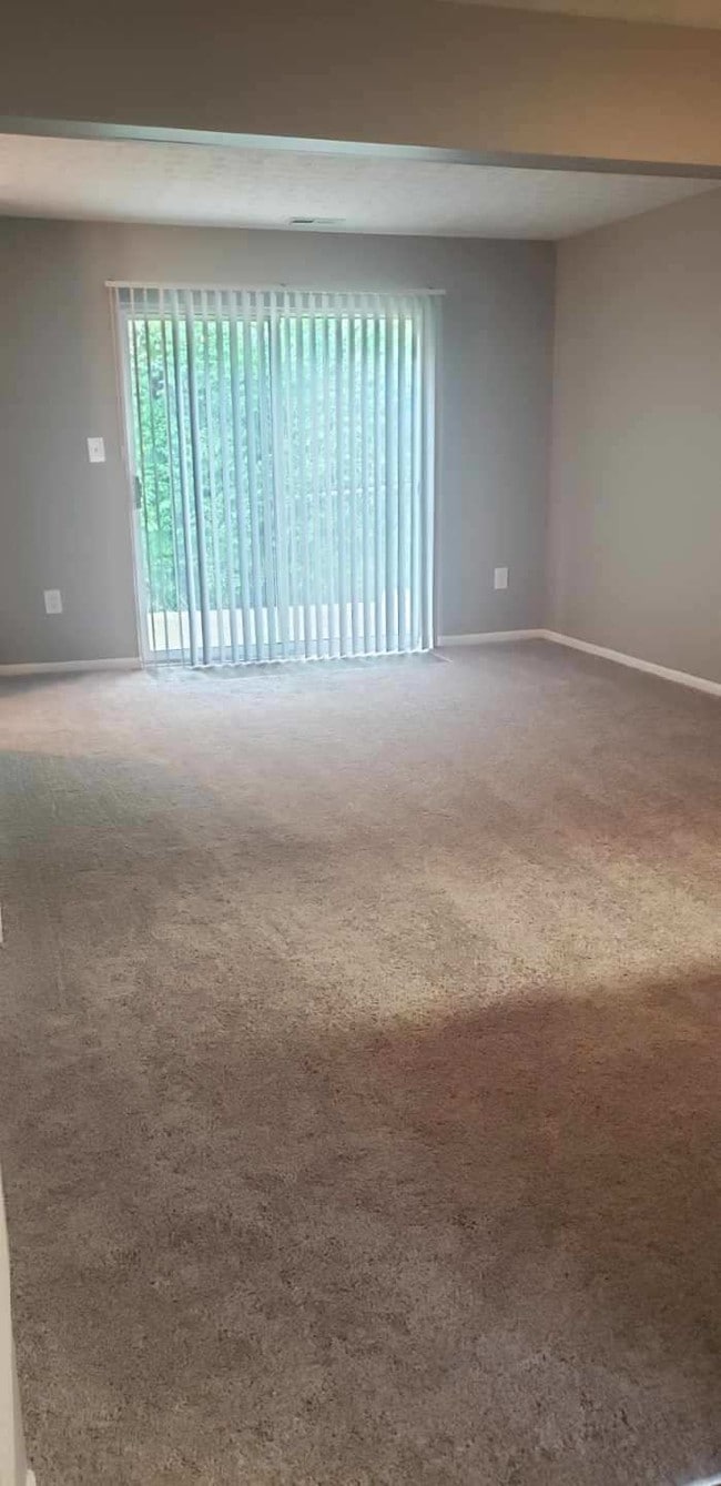 townhome living area - Rocky Creek Apartments