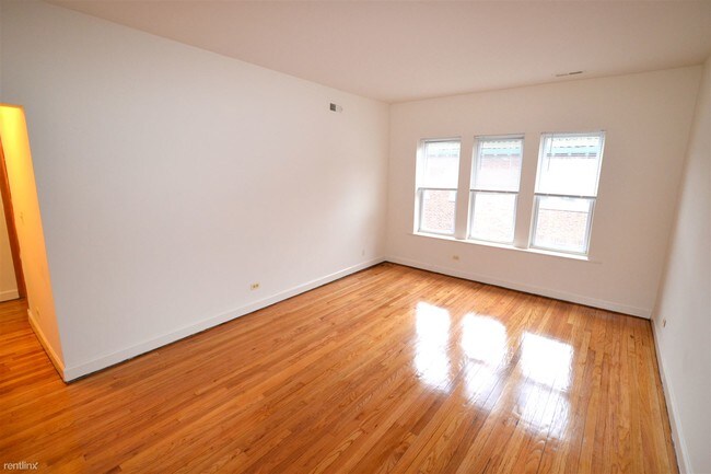 Building Photo - 2 br, 1 bath Apartment - 4903 N Whipple St 3W