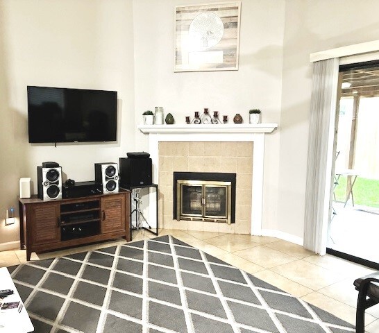 Building Photo - 2510 Silver Cypress Dr